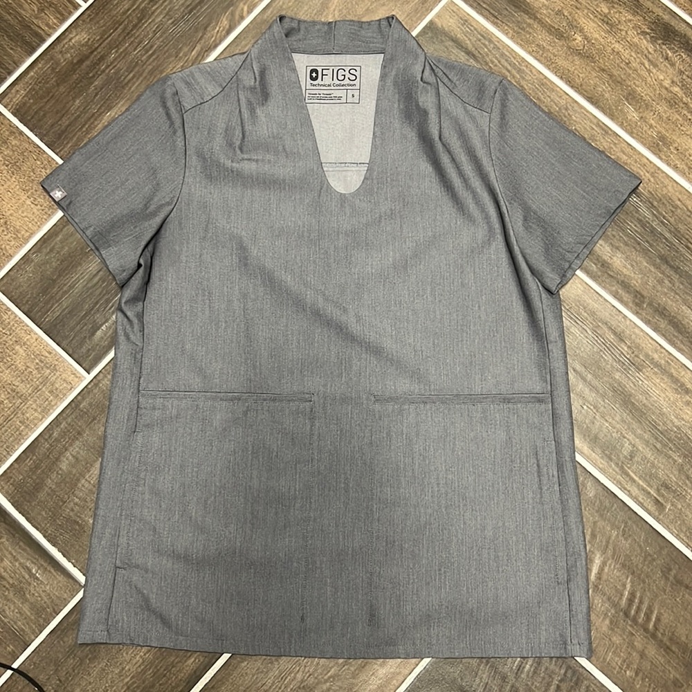 Figs scrub top grey